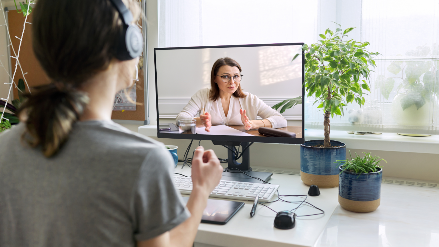 Creemos en una psicoterapia clara y eficaz: valoración telefónica inicial para entender tu caso (la primera consulta de valoración gratuita), objetivos concretos, y un itinerario que combina tratamientos psicológicos a domicilio, terapia online, EMDR e intervenciones puntuales según tus necesidades: depresión, gestión emocional, traumas, habilidades sociales o fobias.